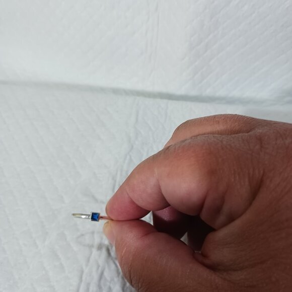 NWOT Dainty Stackable Sterling Silver Cube Blue Sapphire Ring Size 8 - Picture 10 of 16